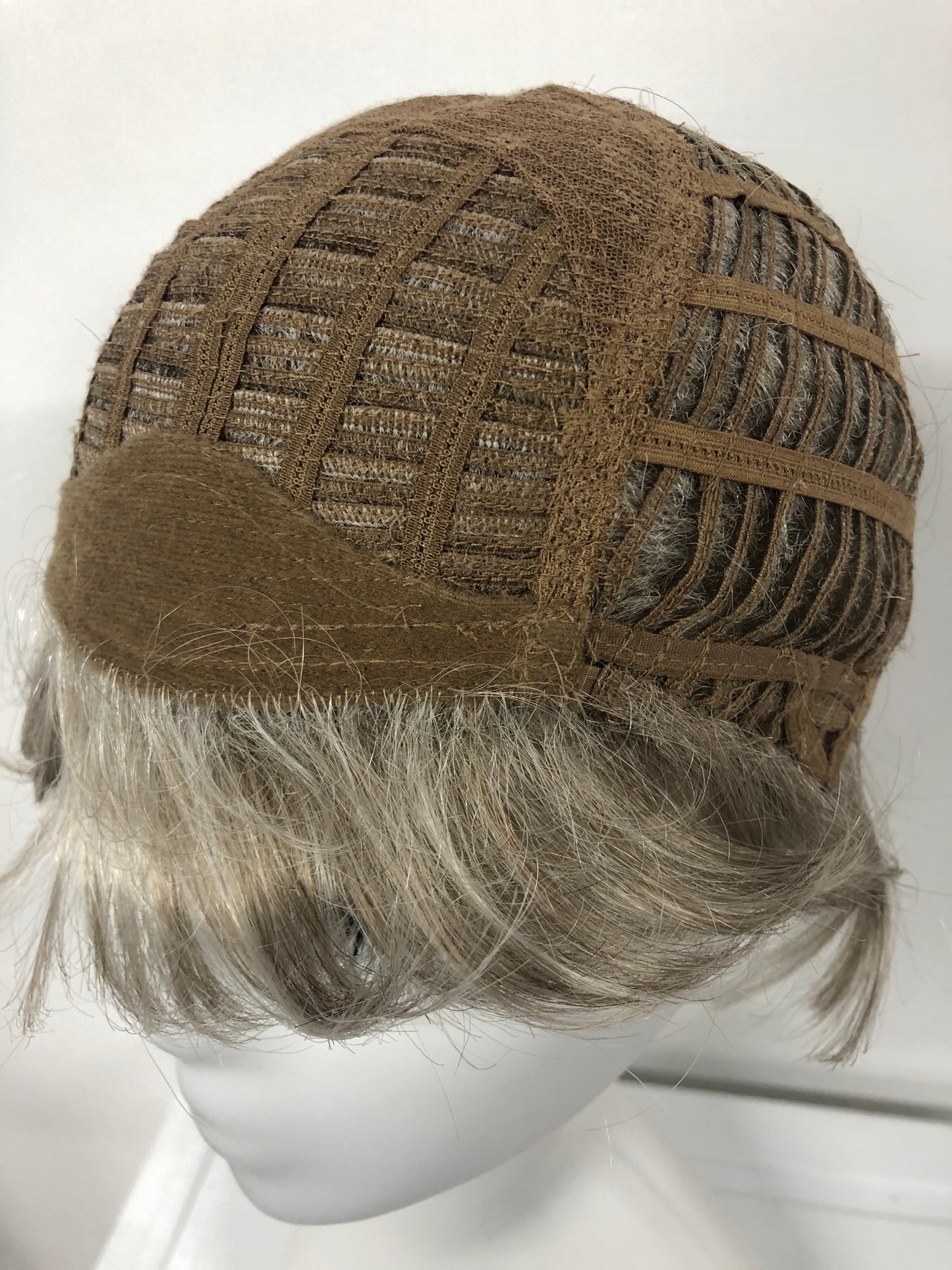 SKIRUEDAWIGS Short Wavy Curly Wig | Ready-to-Wear Machine-Made | Budget-Friendly Everyday Synthetic