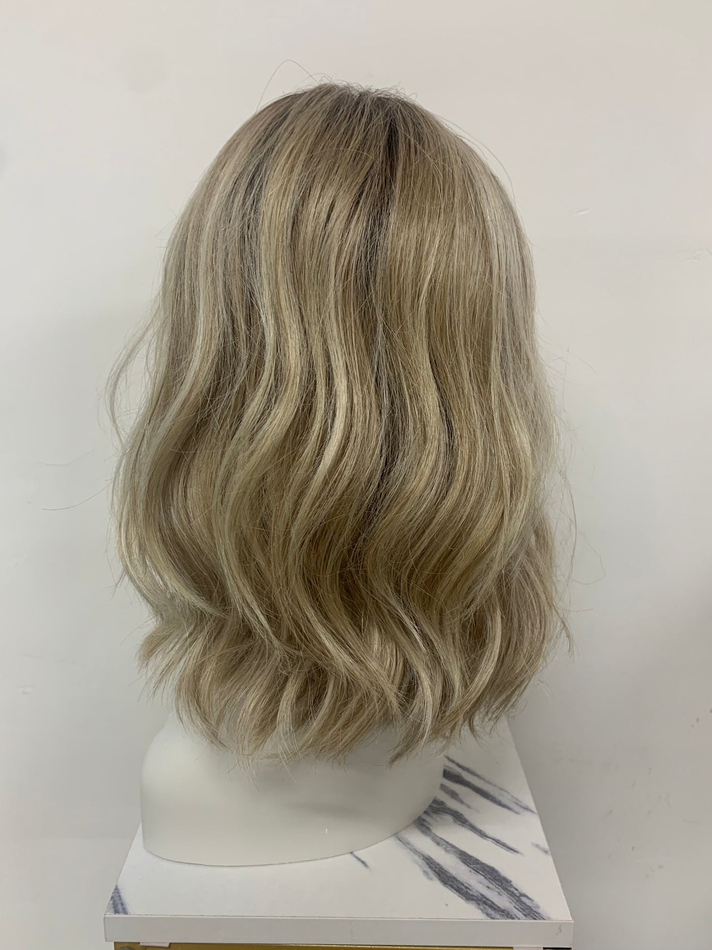 SKIRUEDAWIGS Mid Length Wavy Wig | Seamless Lace Front & Mono Top | Glueless Heat-Friendly Synthetic