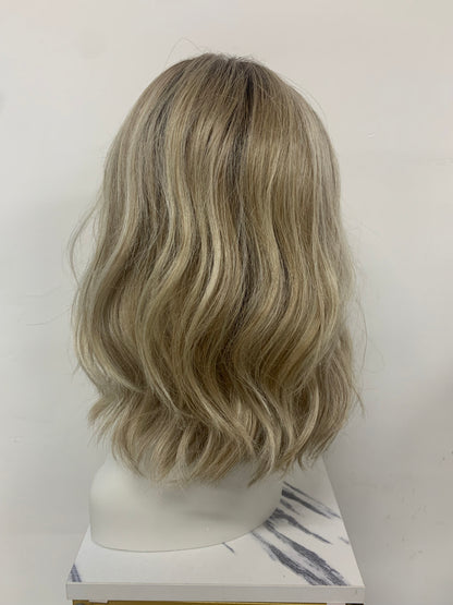 SKIRUEDAWIGS Mid Length Wavy Wig | Seamless Lace Front & Mono Top | Glueless Heat-Friendly Synthetic