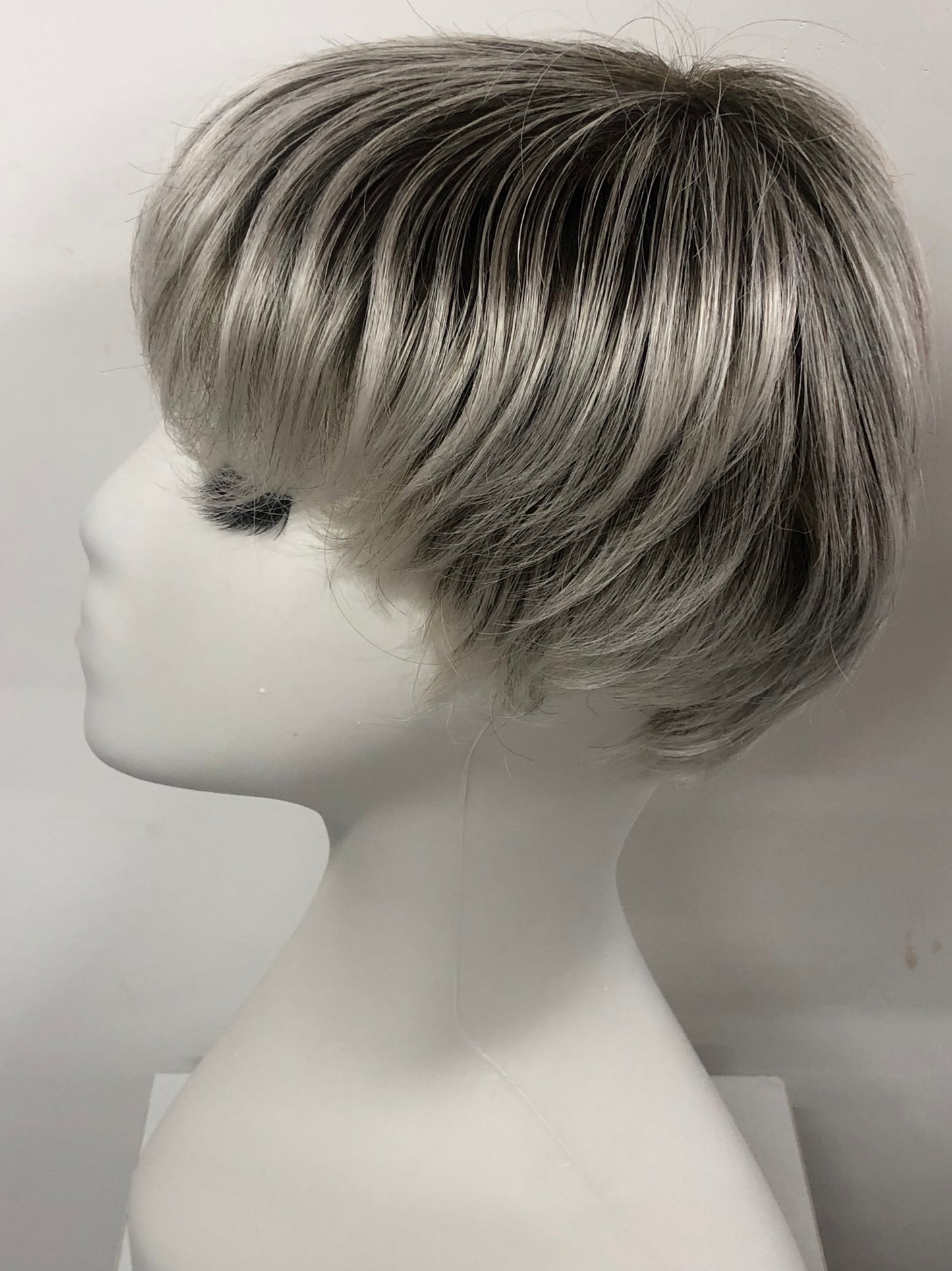 SKIRUEDAWIGS Premium Short Straight Wig | 100% Hand-Tied Lace Front & Mono Top | Glueless Heat-Friendly Synthetic