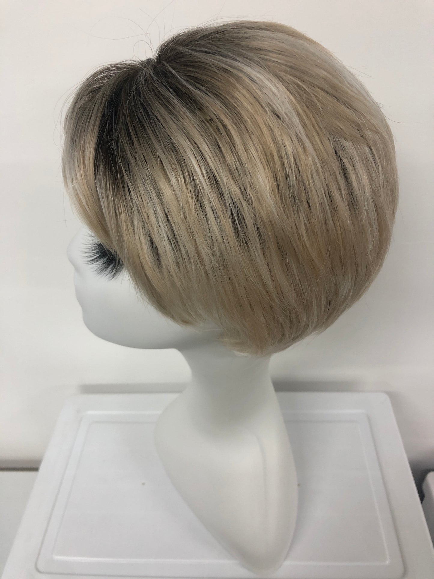 SKIRUEDAWIGS Short Straight Wig | Seamless Lace Front & Mono Top | Glueless Heat-Friendly Synthetic