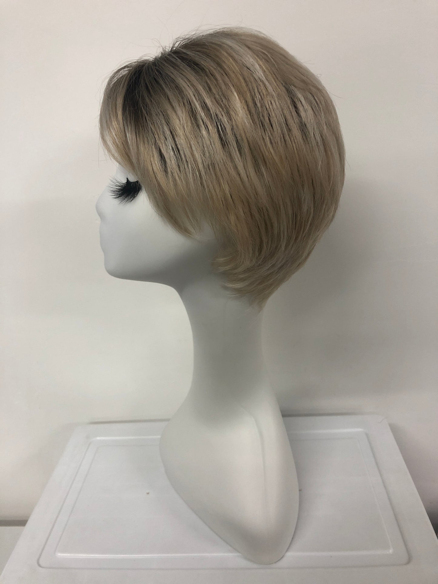 SKIRUEDAWIGS Short Straight Wig | Seamless Lace Front & Mono Top | Glueless Heat-Friendly Synthetic