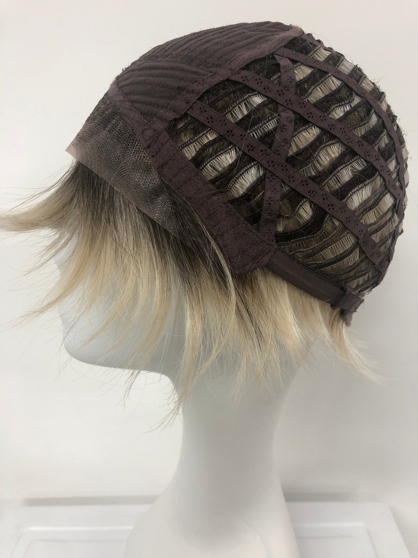 SKIRUEDAWIGS Short Straight Wig | Seamless Lace Front & Mono Top | Glueless Heat-Friendly Synthetic