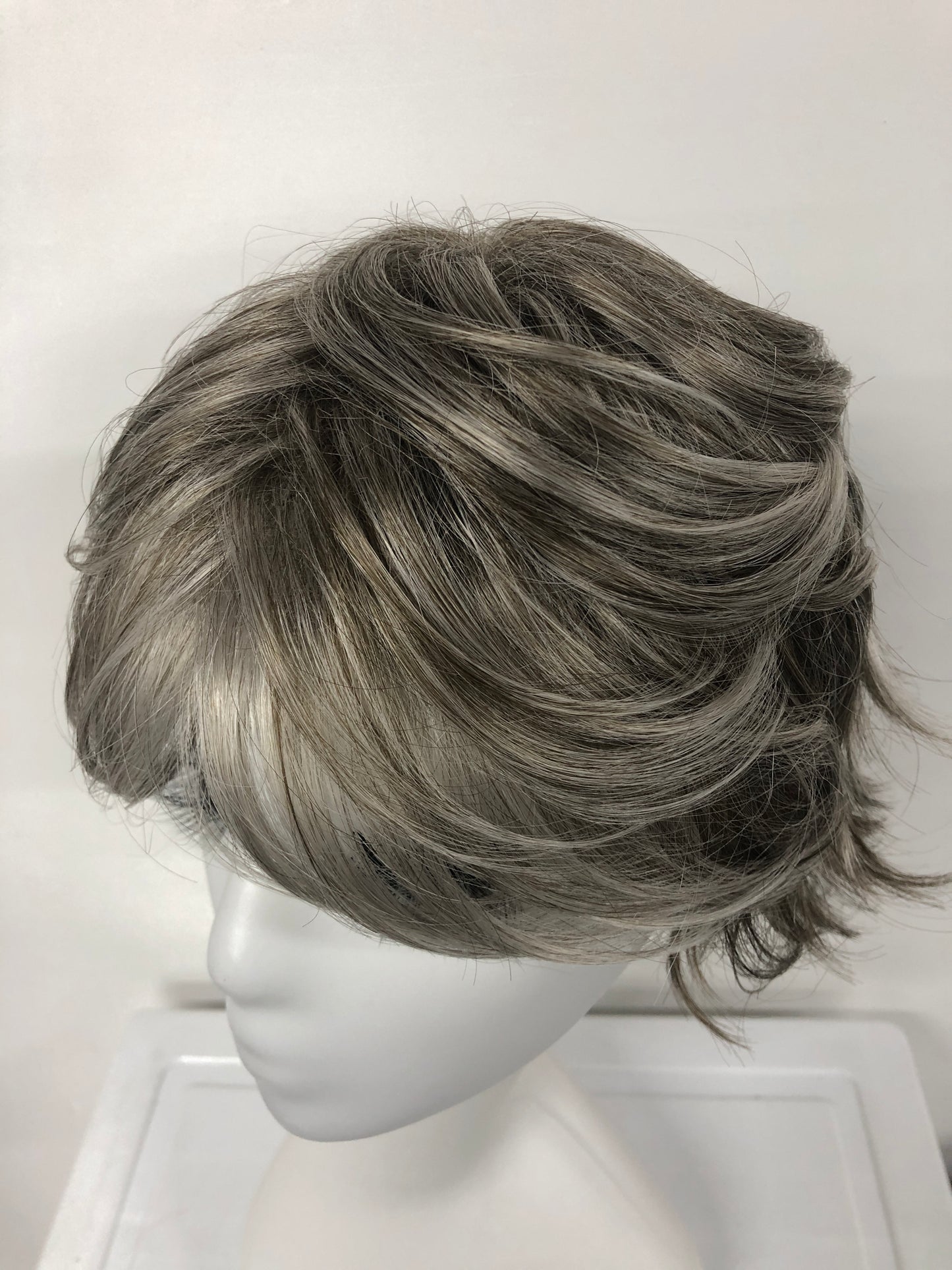 Machine-Made Short Wavy Curly Synthetic Wigs for Women