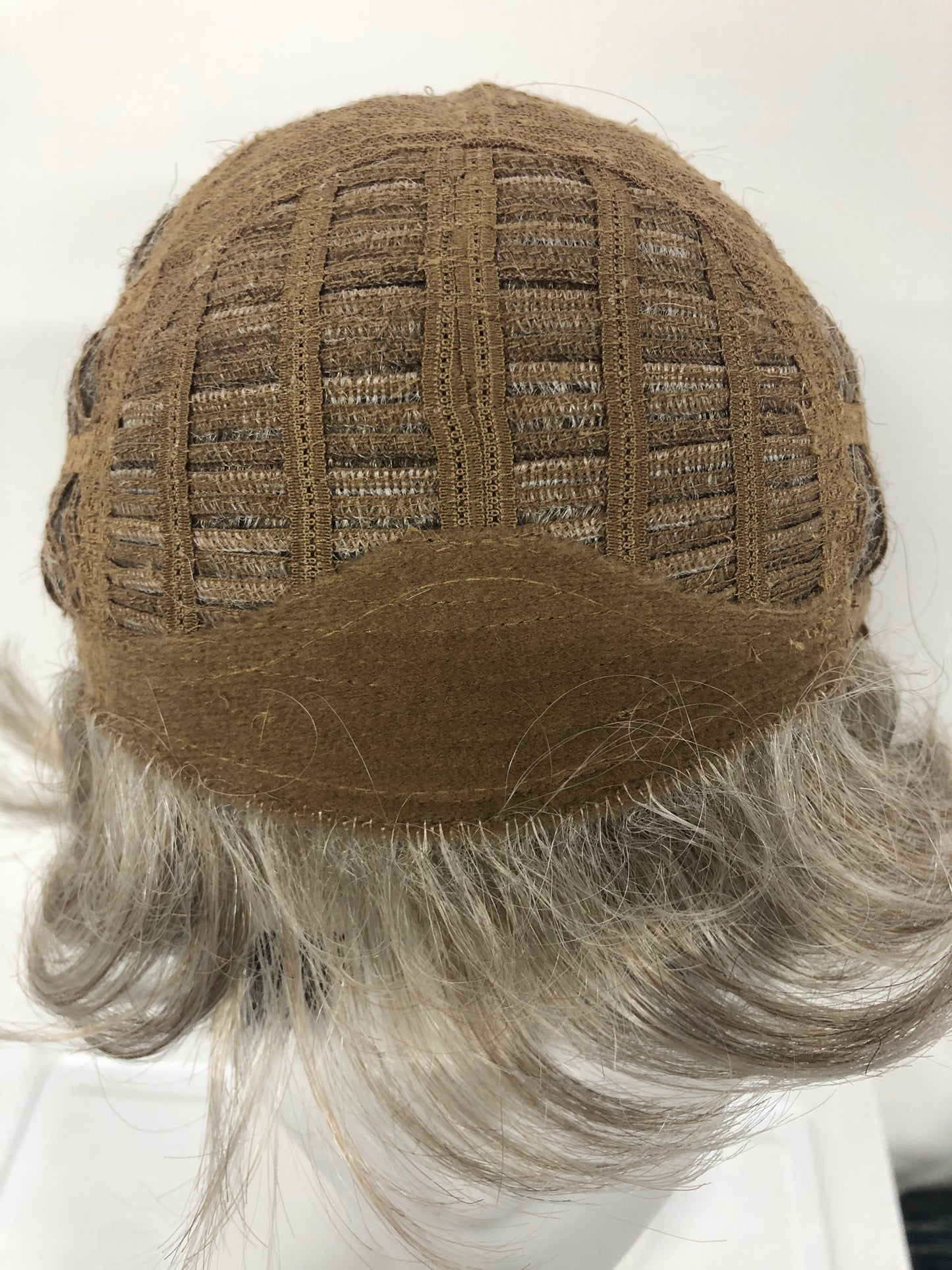 SKIRUEDAWIGS Short Wavy Curly Wig | Ready-to-Wear Machine-Made | Budget-Friendly Everyday Synthetic