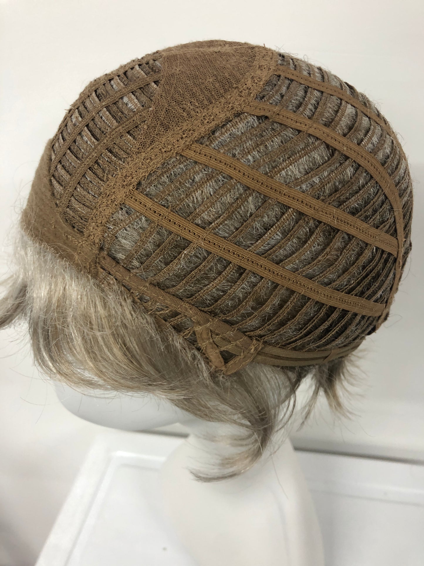 SKIRUEDAWIGS Short Wavy Curly Wig | Ready-to-Wear Machine-Made | Budget-Friendly Everyday Synthetic