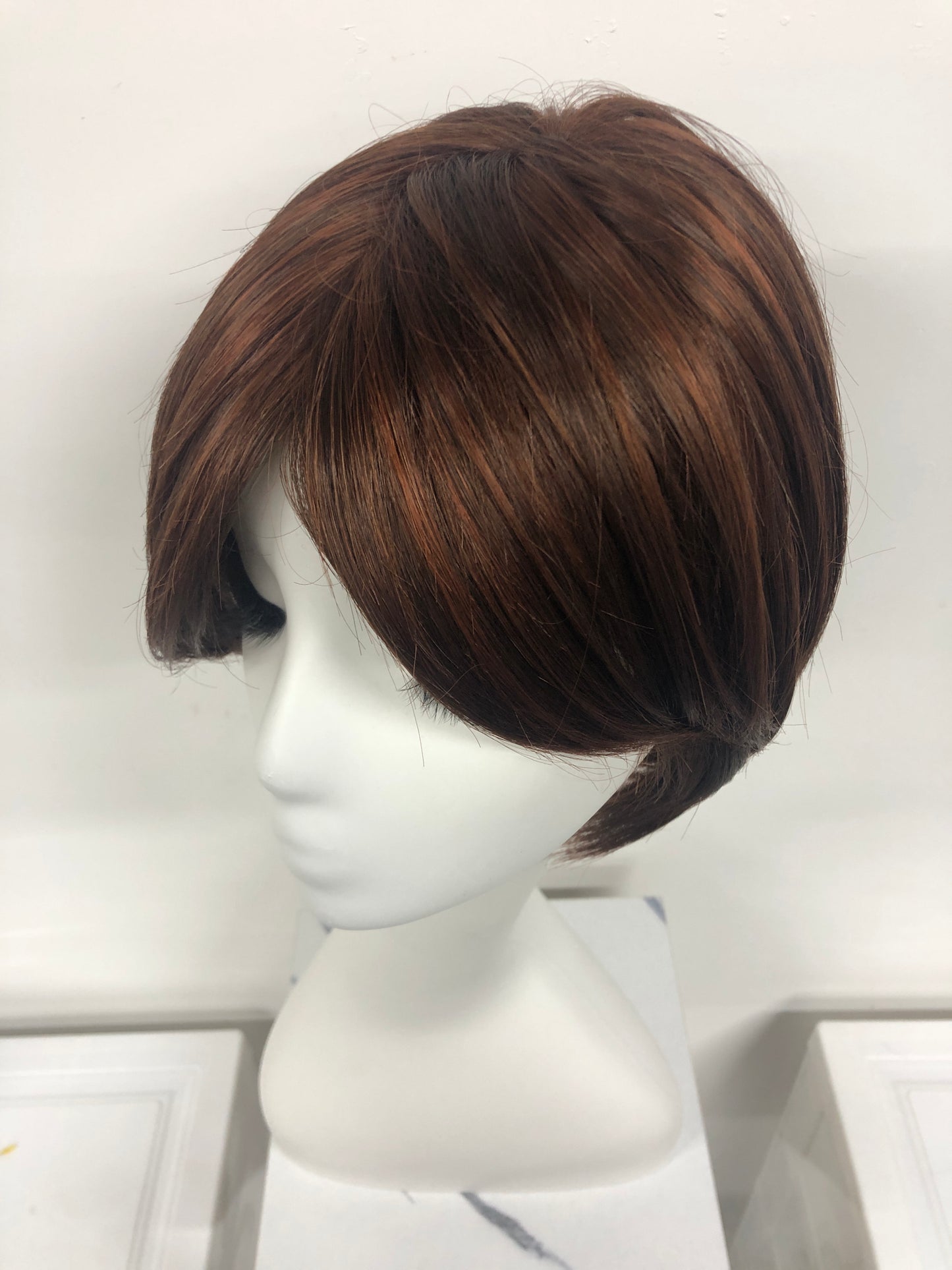 SKIRUEDAWIGS Short Straight Wig | Mono Top Wefted Cap | Glueless Heat-Friendly Synthetic